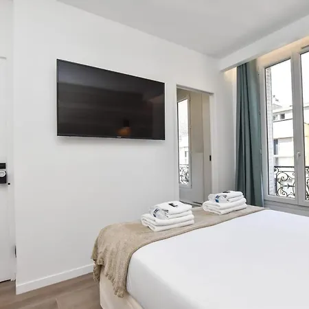 Cosy Bedroom - Tour Eiffel Champs De Mars 3a Apartment Paris